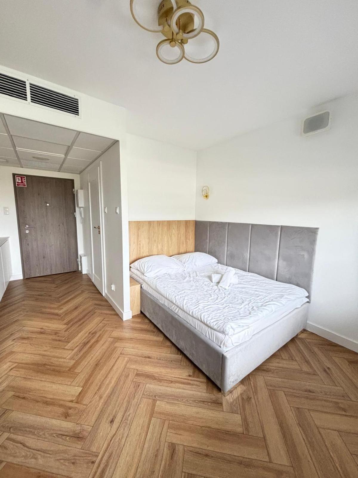 Apartamenty 24H Pileckiego وارسو المظهر الخارجي الصورة